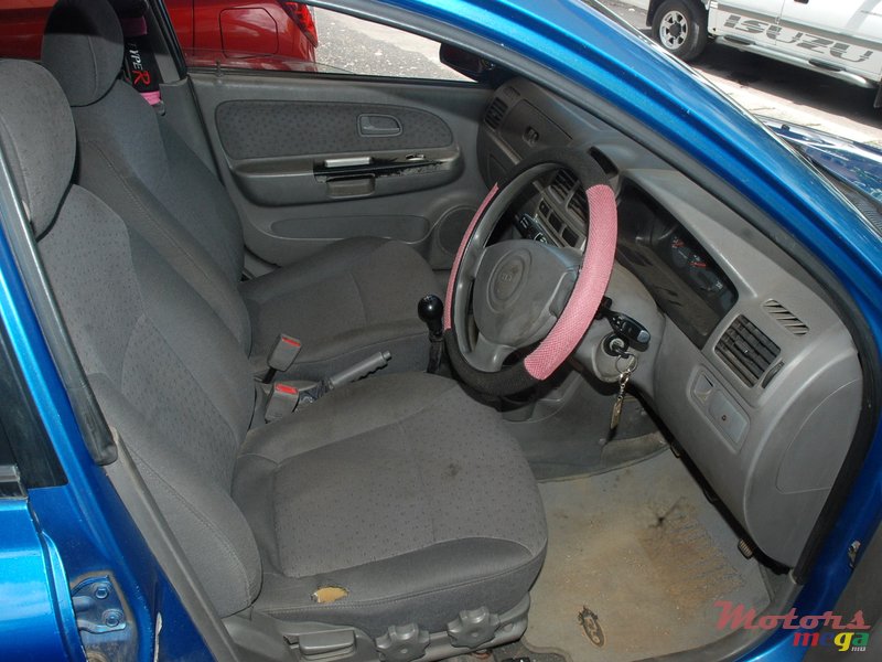 2005' Kia Rio photo #3