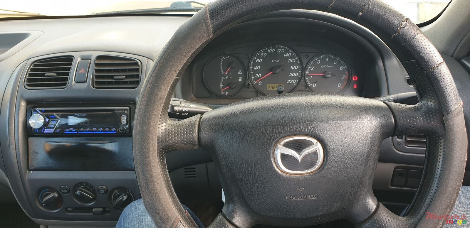 2002' Mazda 323 1324 cc photo #7