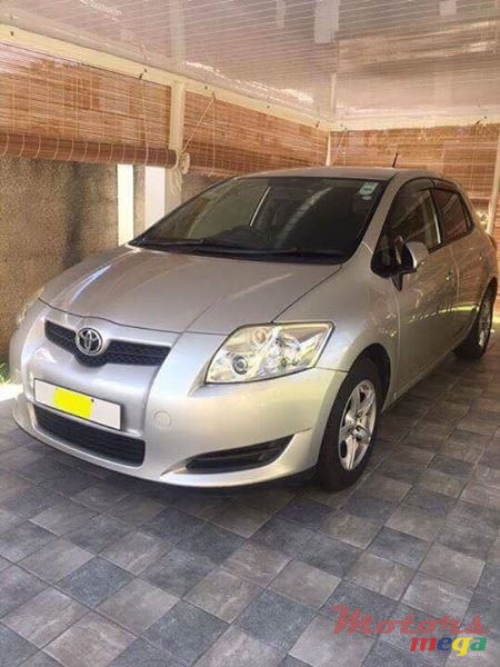2009' Toyota Auris photo #3