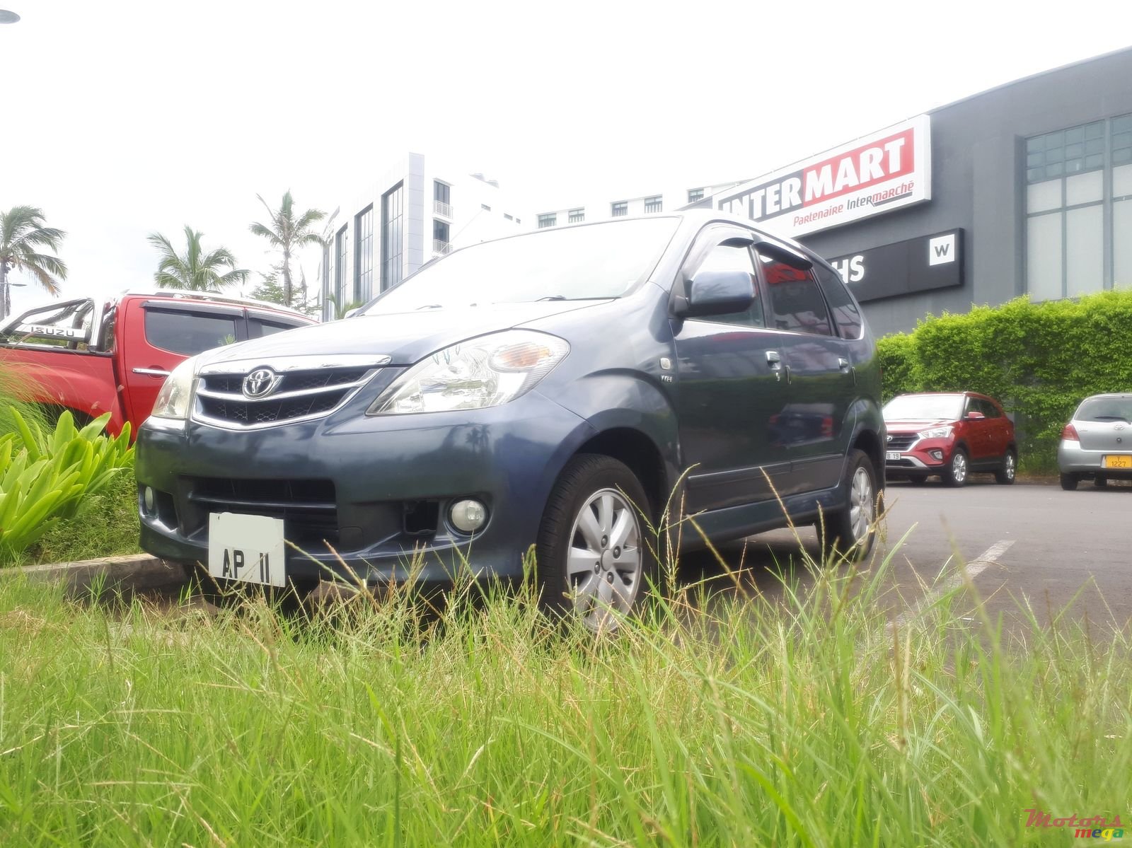 2011' Toyota Avanza photo #1