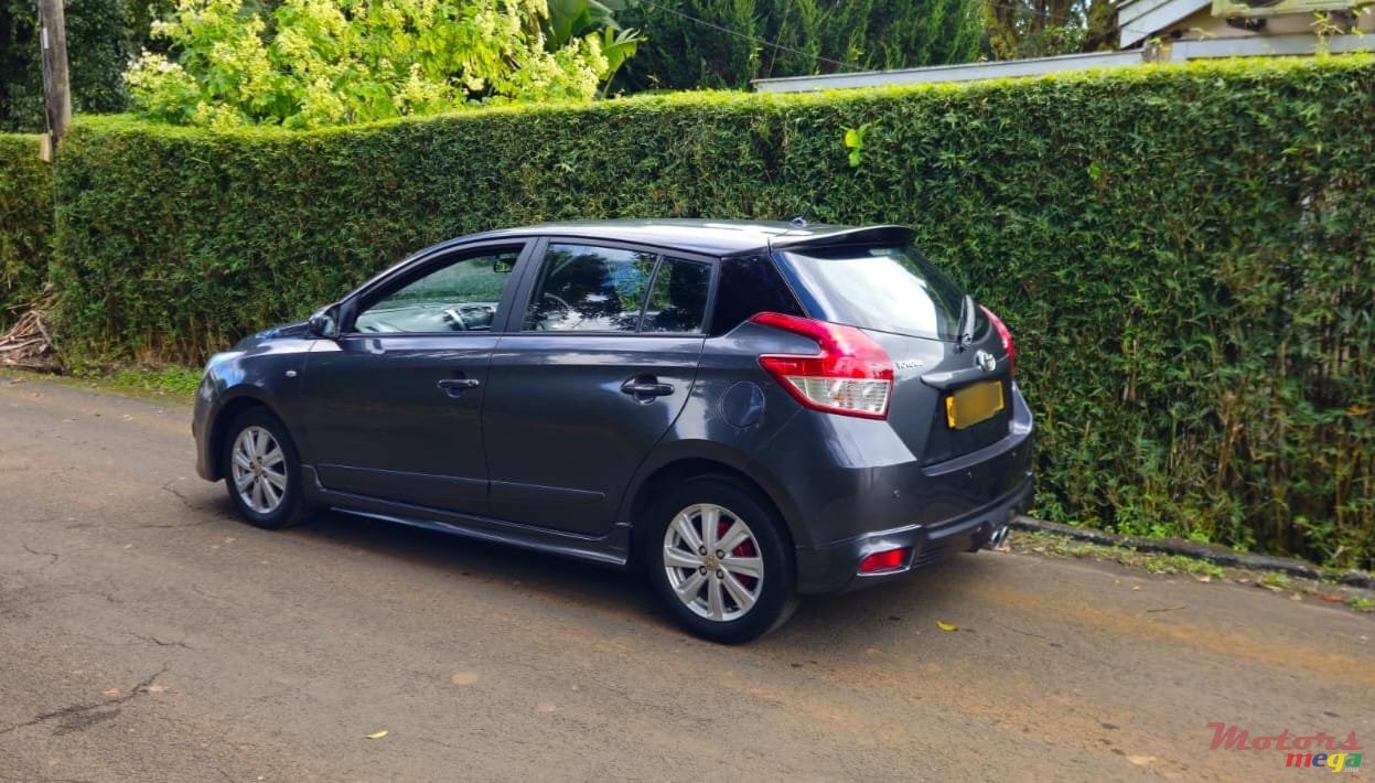2016' Toyota Yaris photo #4