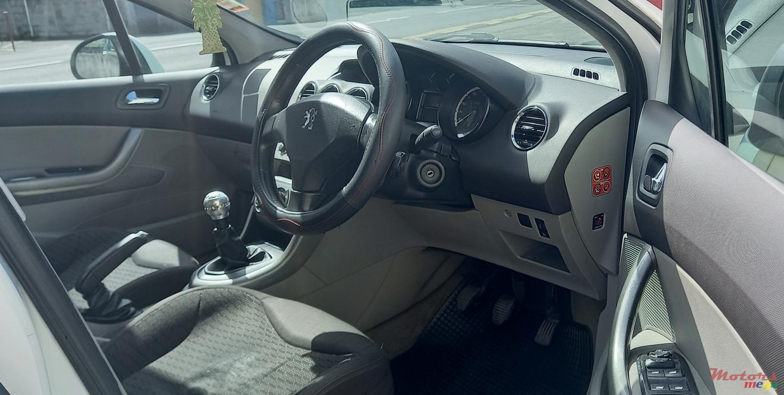 2009' Peugeot 308 photo #5