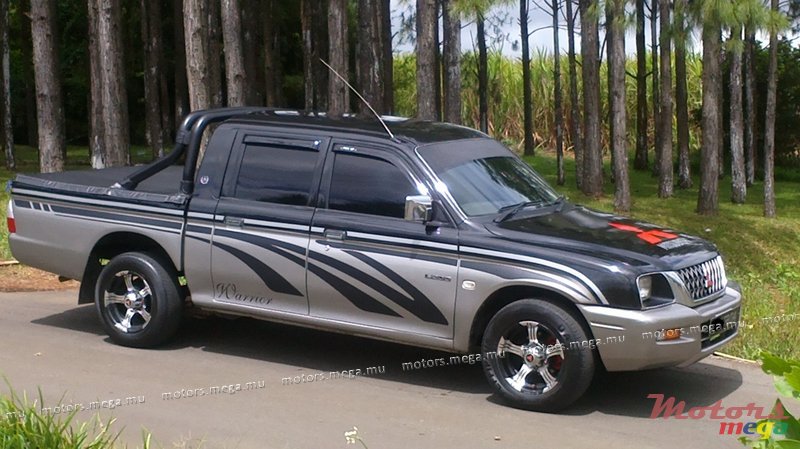 2004' Mitsubishi Warrior L200 photo #2