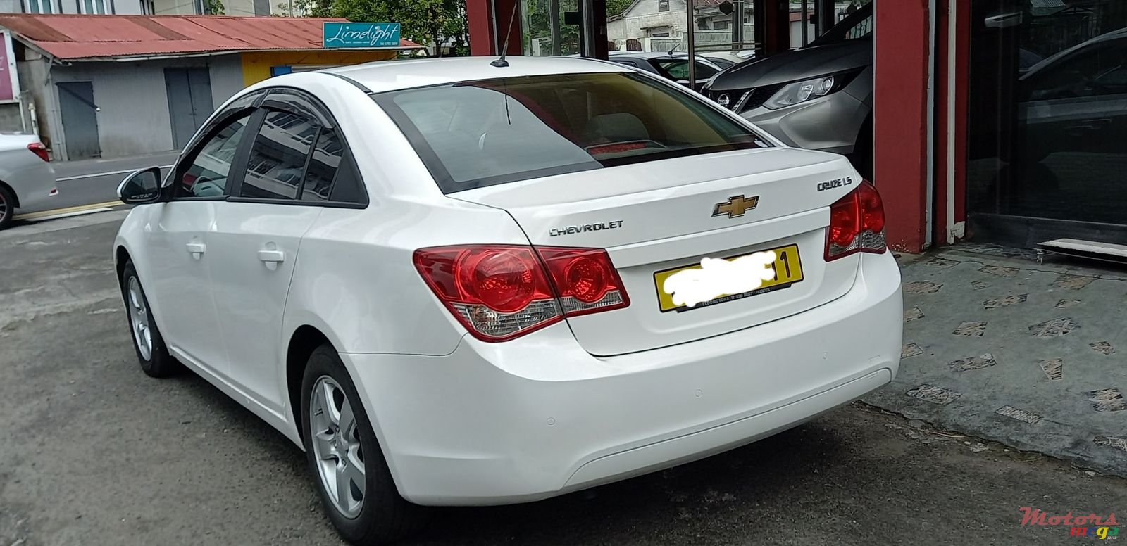 2011' Chevrolet Cruze photo #5