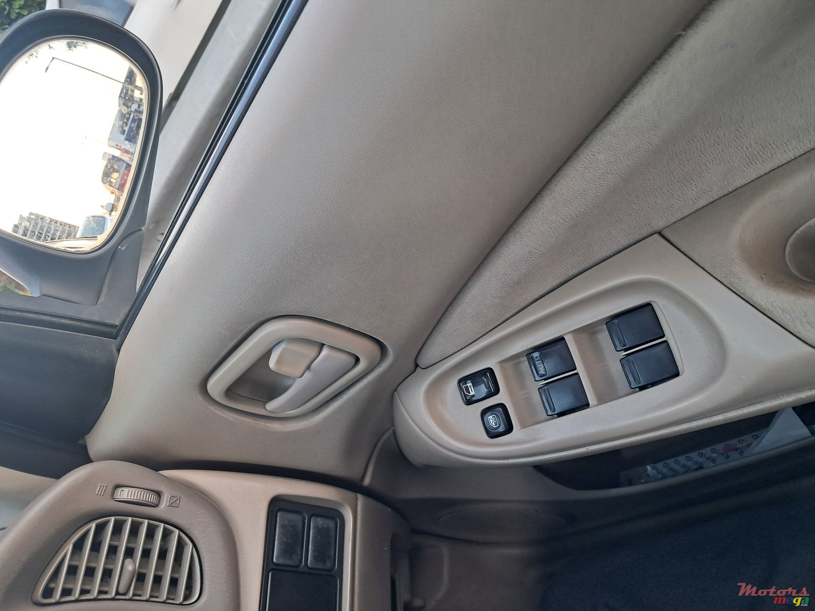 2004' Nissan N17 photo #3