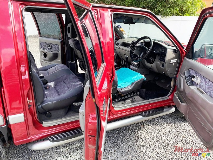 2004' Isuzu KB Series KB300 LX-TDI photo #4