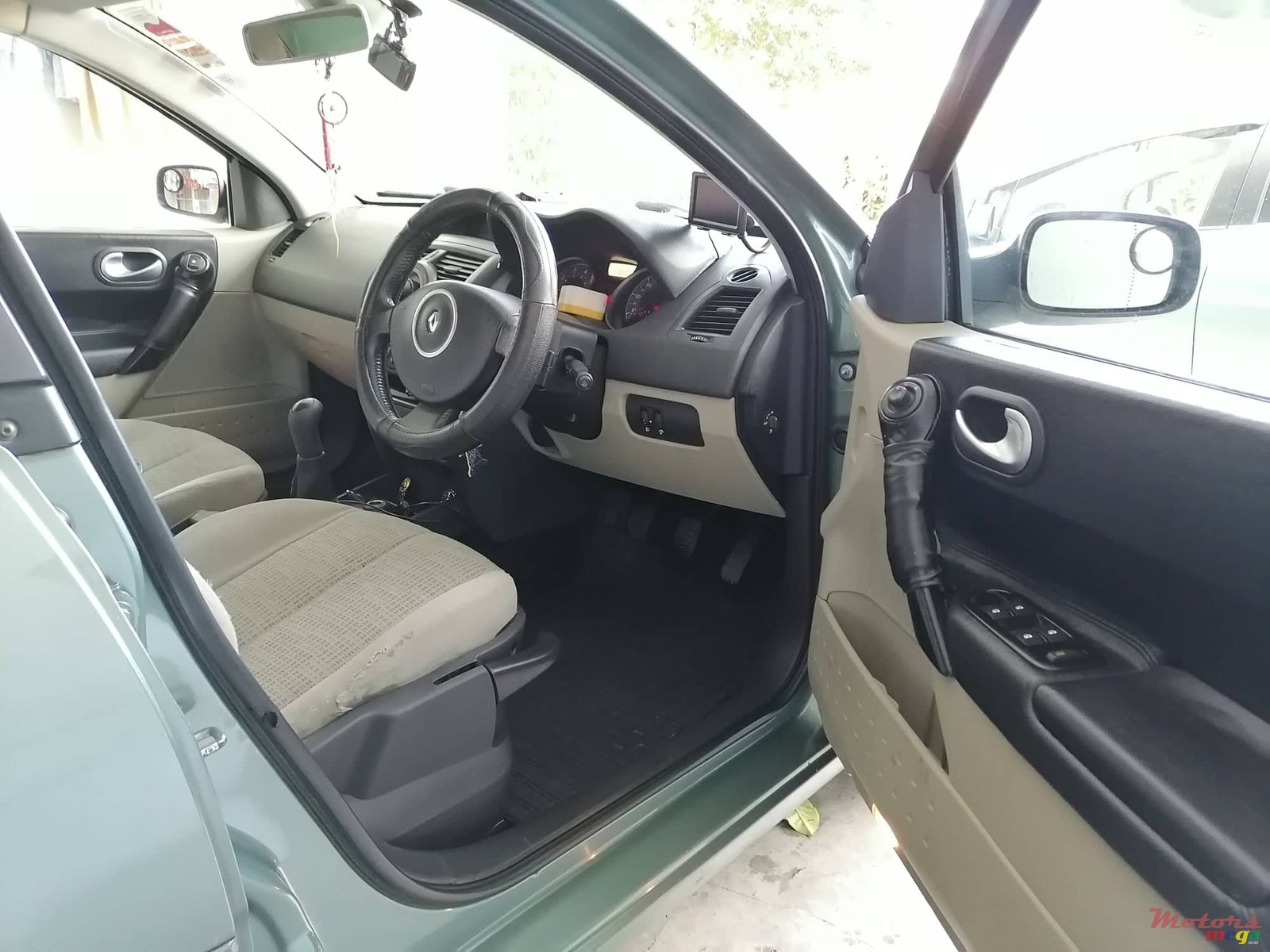 2006' Renault Megane Berline photo #1