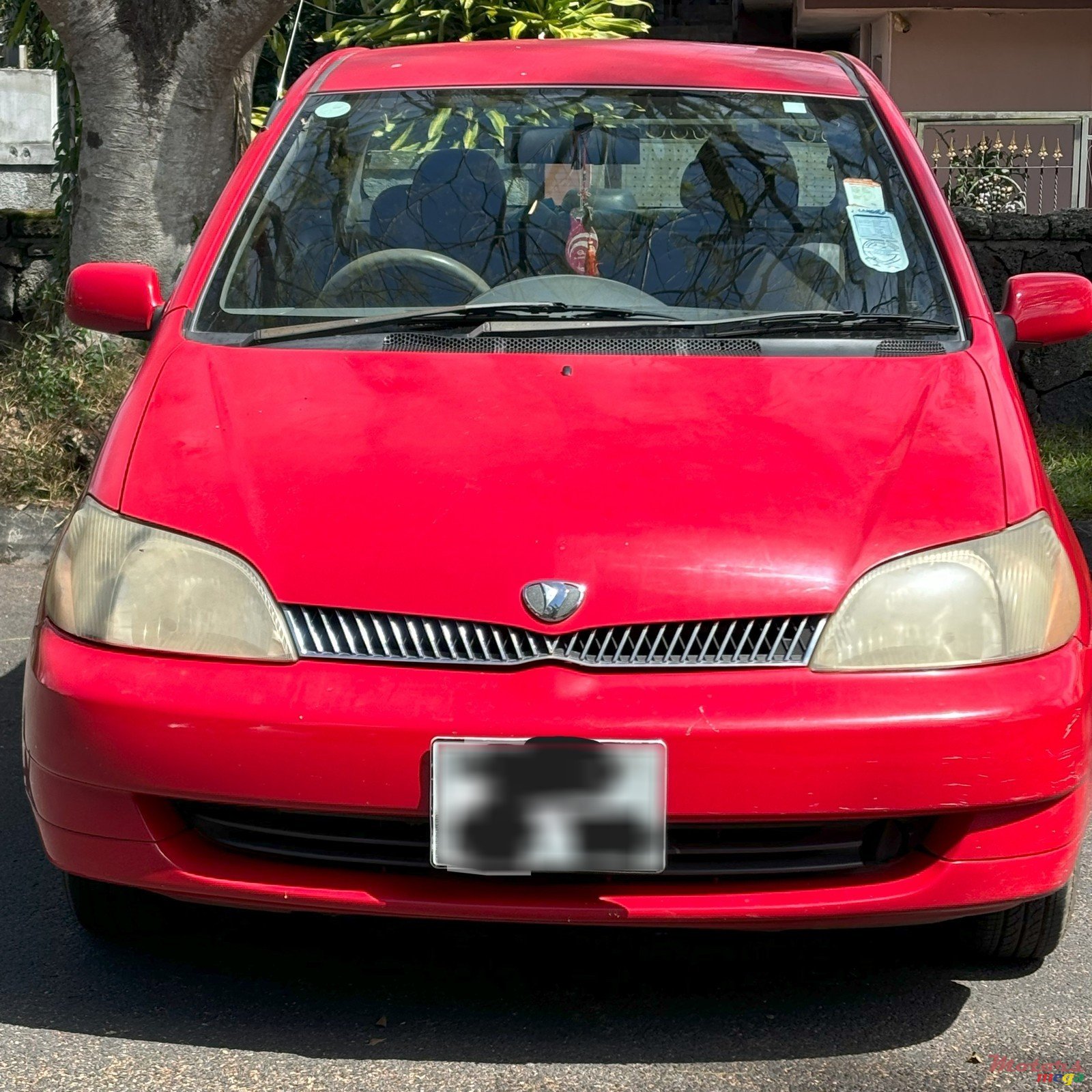 2001' Toyota Platz photo #1