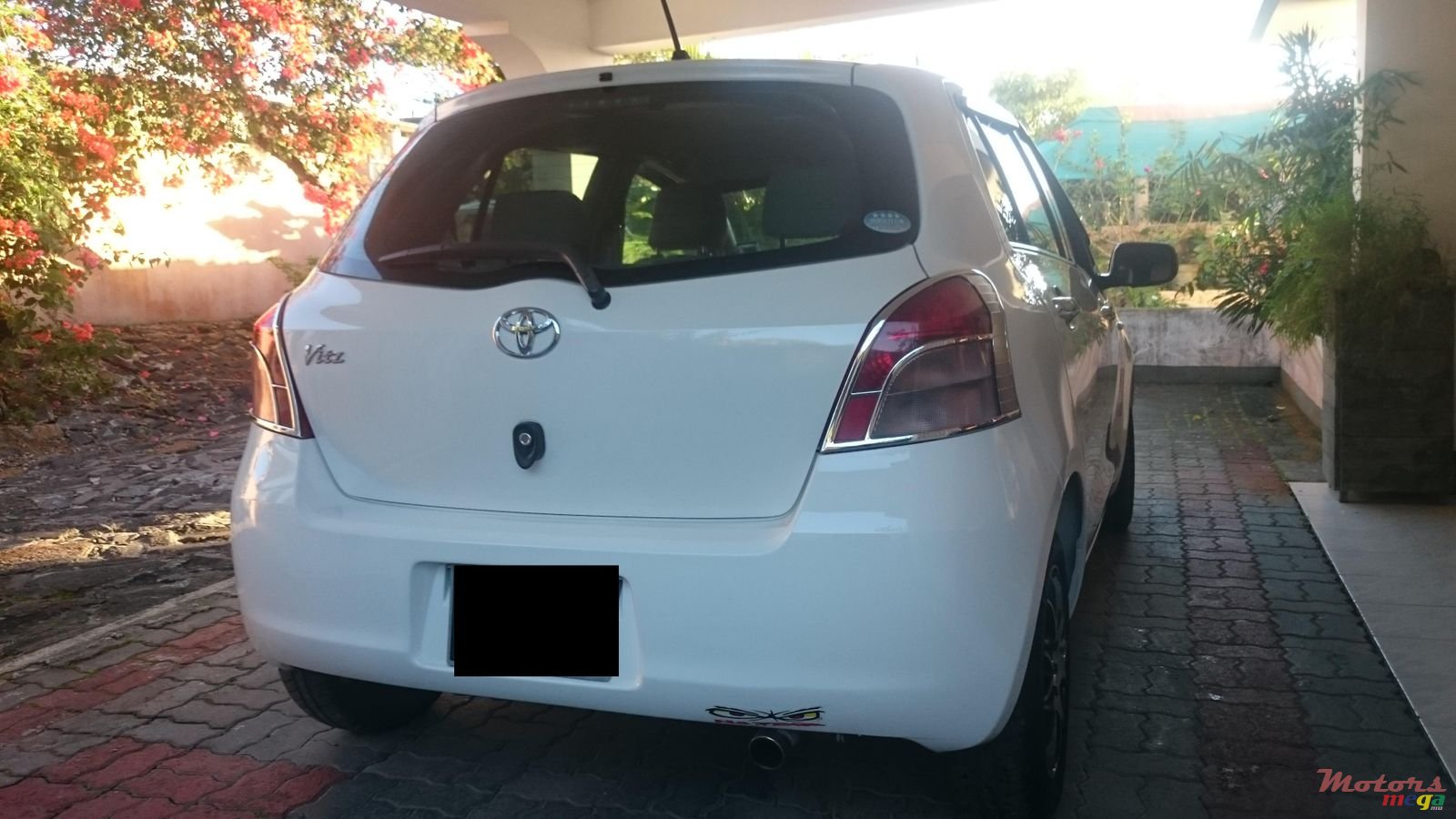 2006' Toyota Vitz photo #2