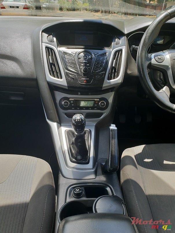 2012' Ford Focus photo #6