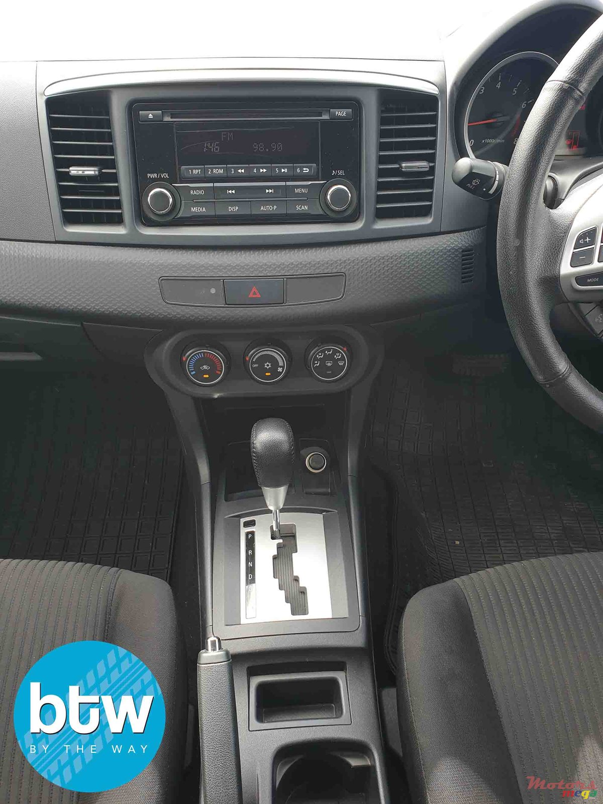 2014' Mitsubishi Lancer Ex photo #4