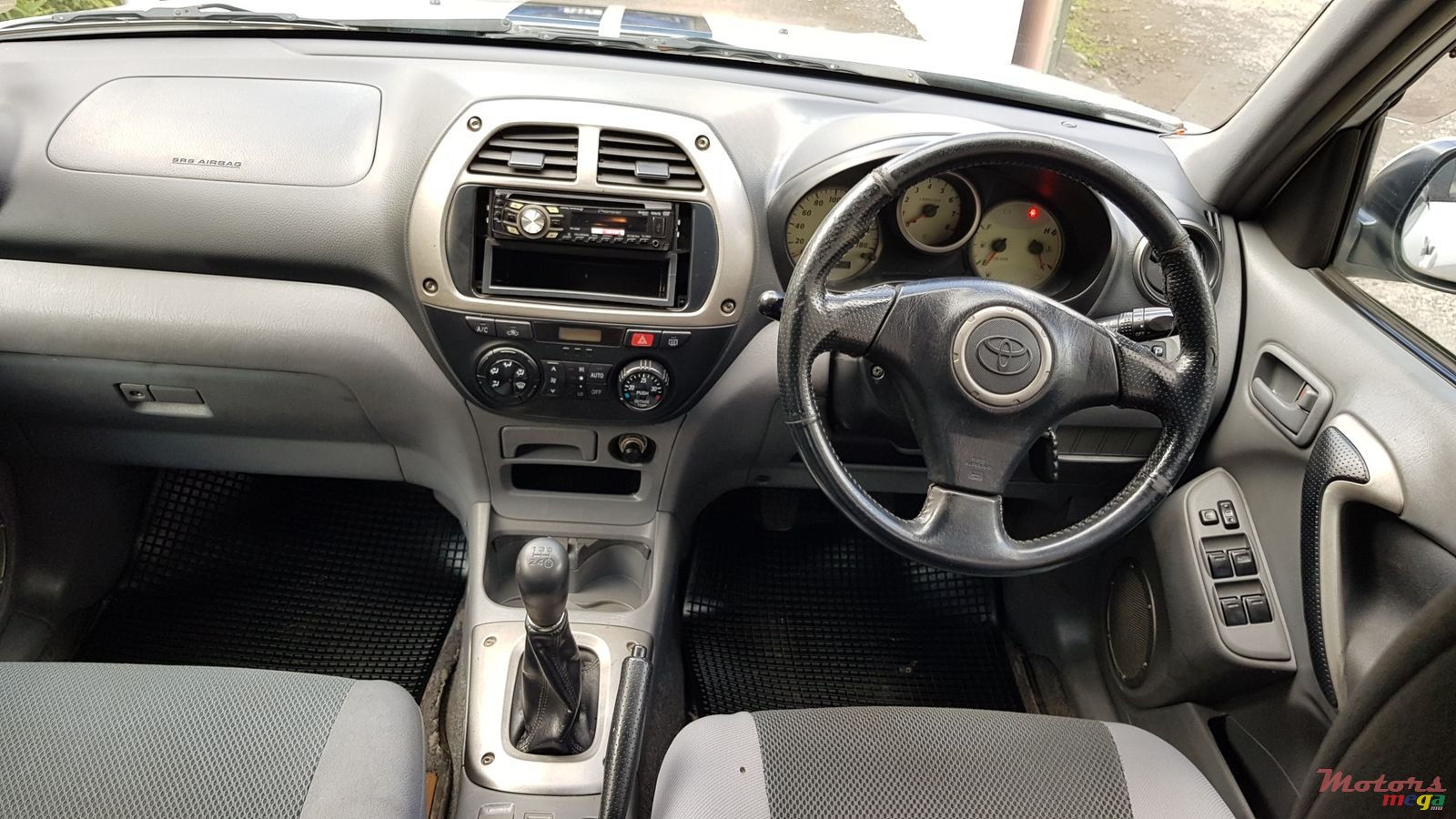 2002' Toyota RAV4 photo #4