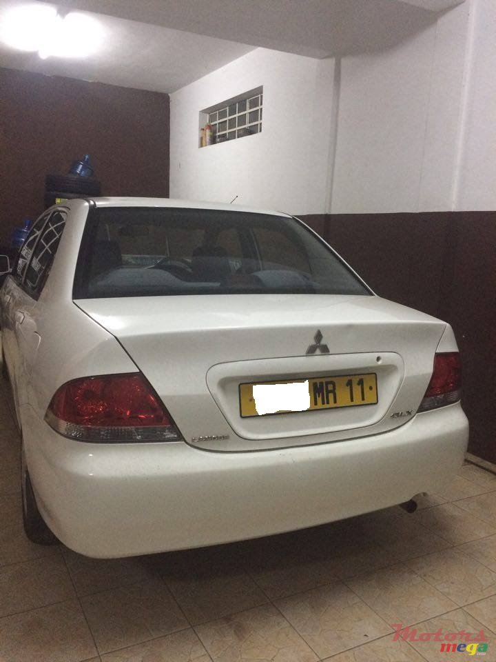 2011' Mitsubishi Lancer GLX photo #3