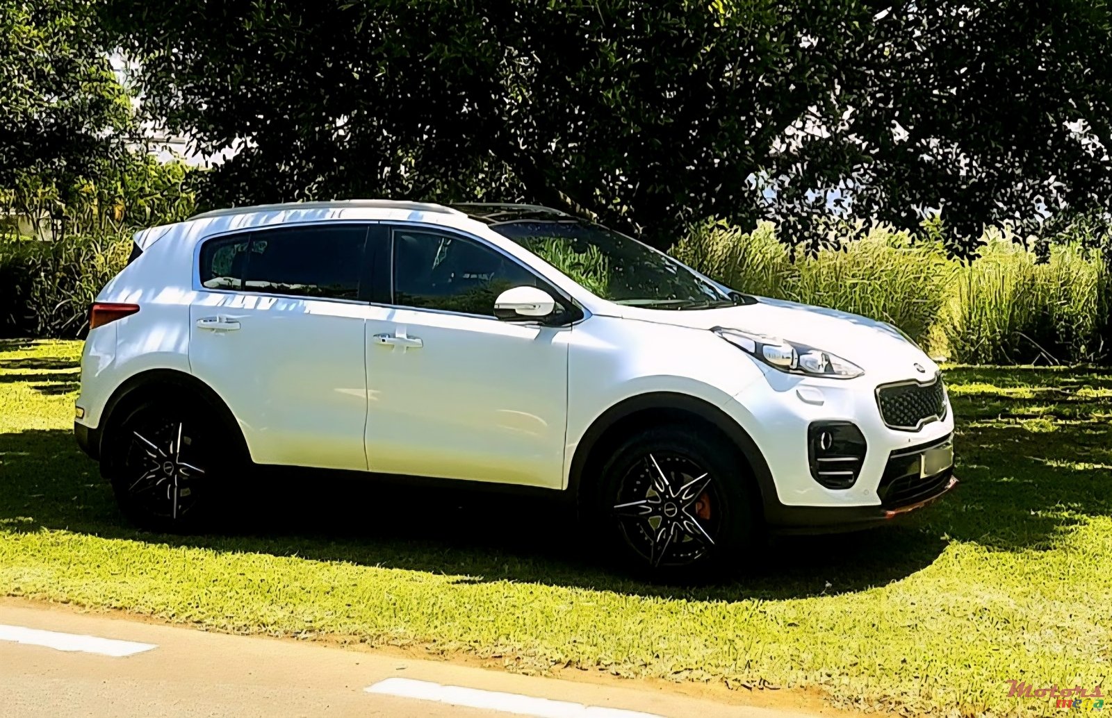 2018' Kia Sportage With panoramic sunroof photo #5