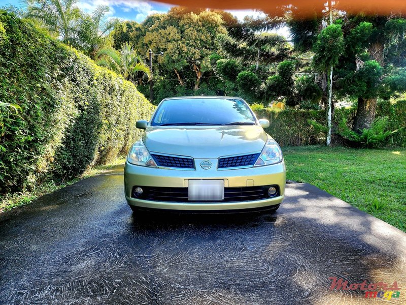 2005' Nissan Tiida Hatchback. photo #2