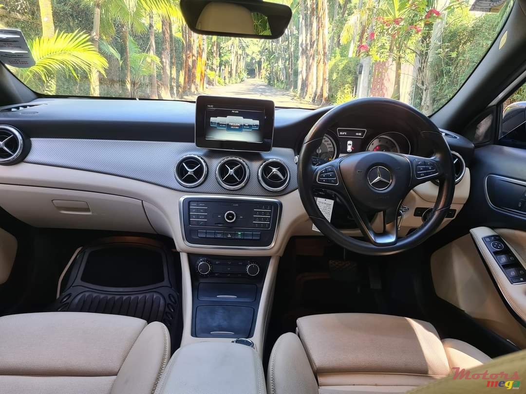 2016' Mercedes-Benz GLA-Class photo #5