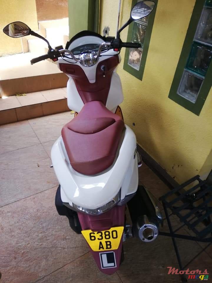 2015' Honda PCX photo #2