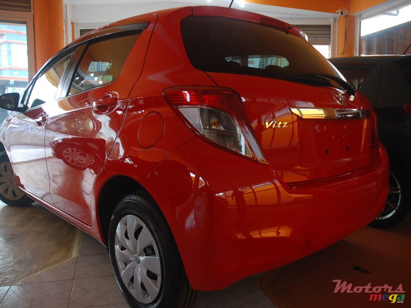 2013' Toyota Vitz photo #2