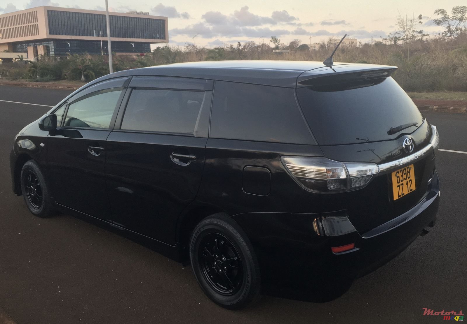 2012' Toyota Wish photo #3