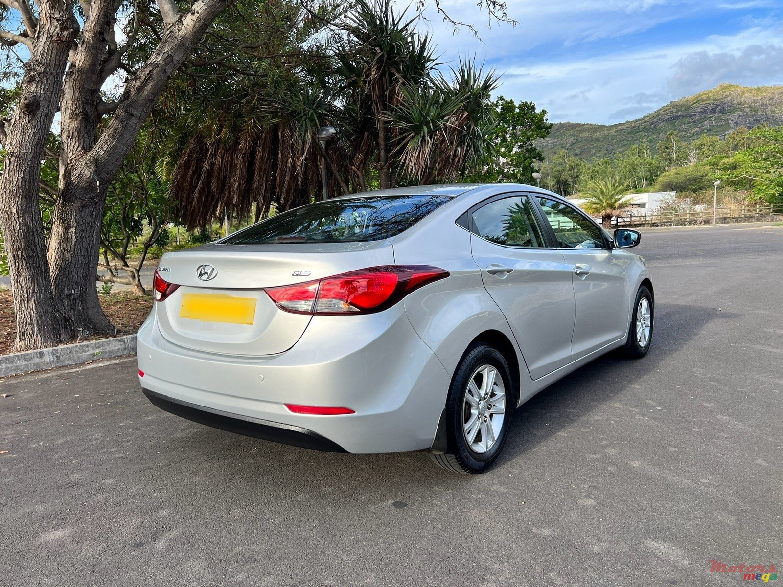 2015' Hyundai Elantra photo #3