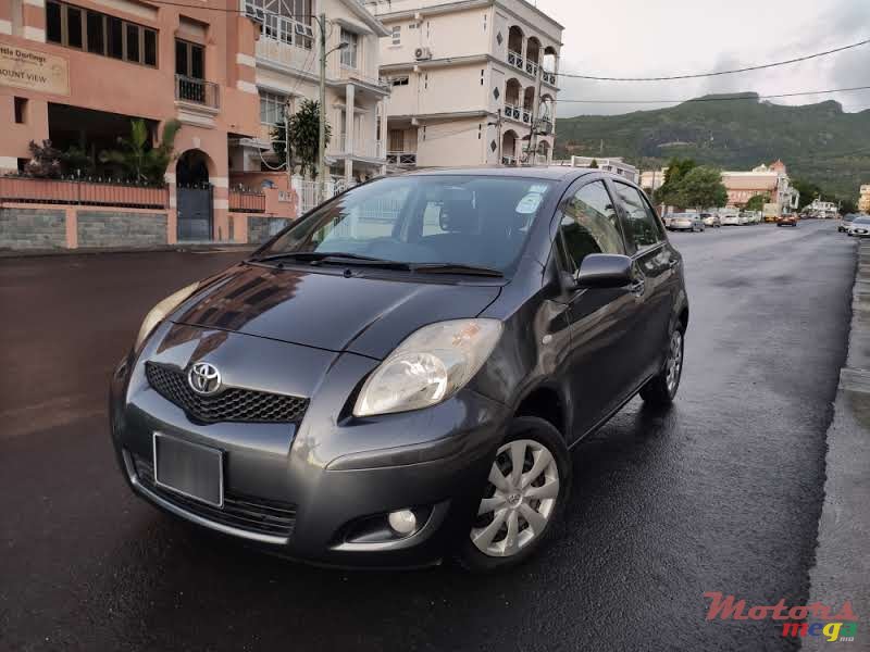 2009' Toyota Yaris photo #2