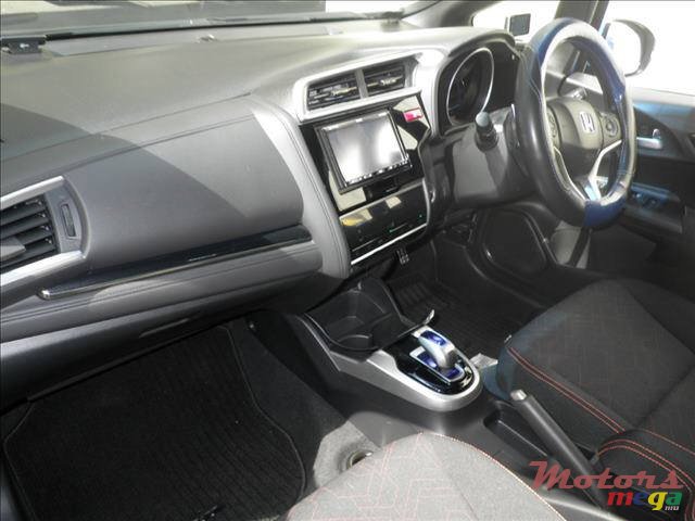 2014' Honda Fit HYBRID photo #2