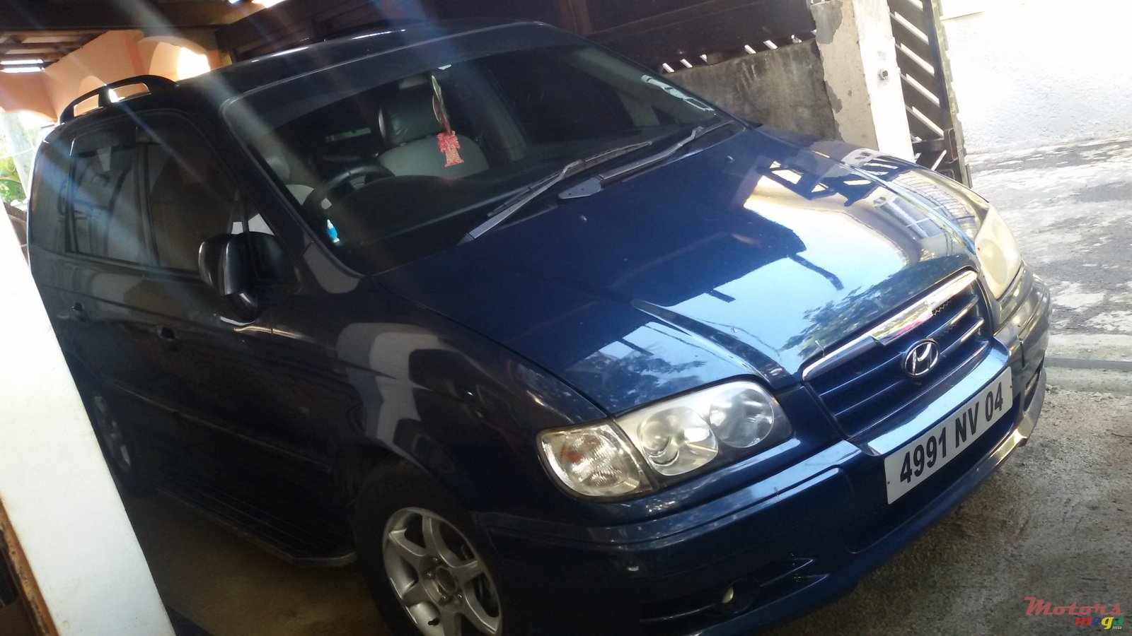 2004' Hyundai Trajet photo #1