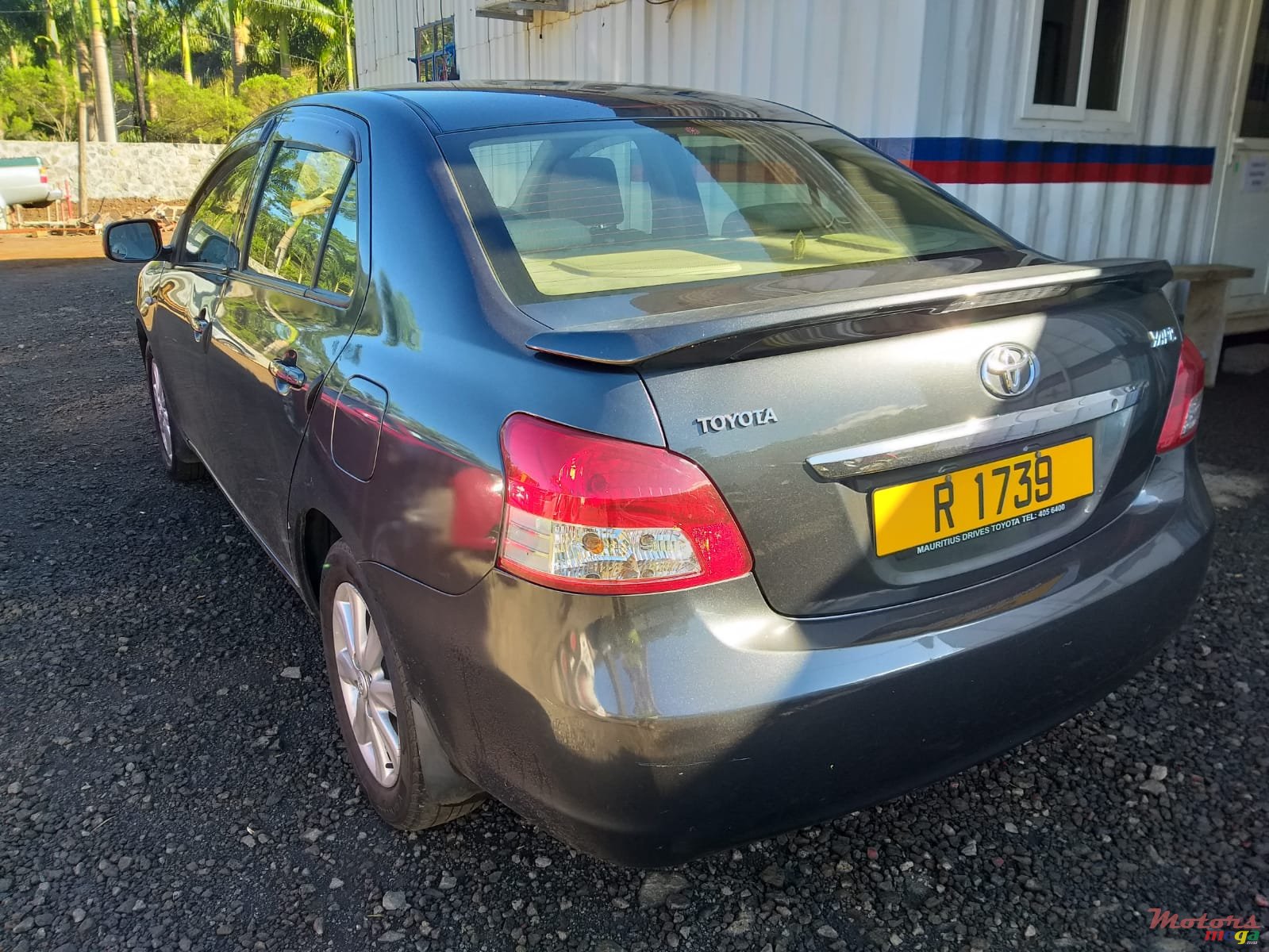 2013' Toyota Yaris photo #2