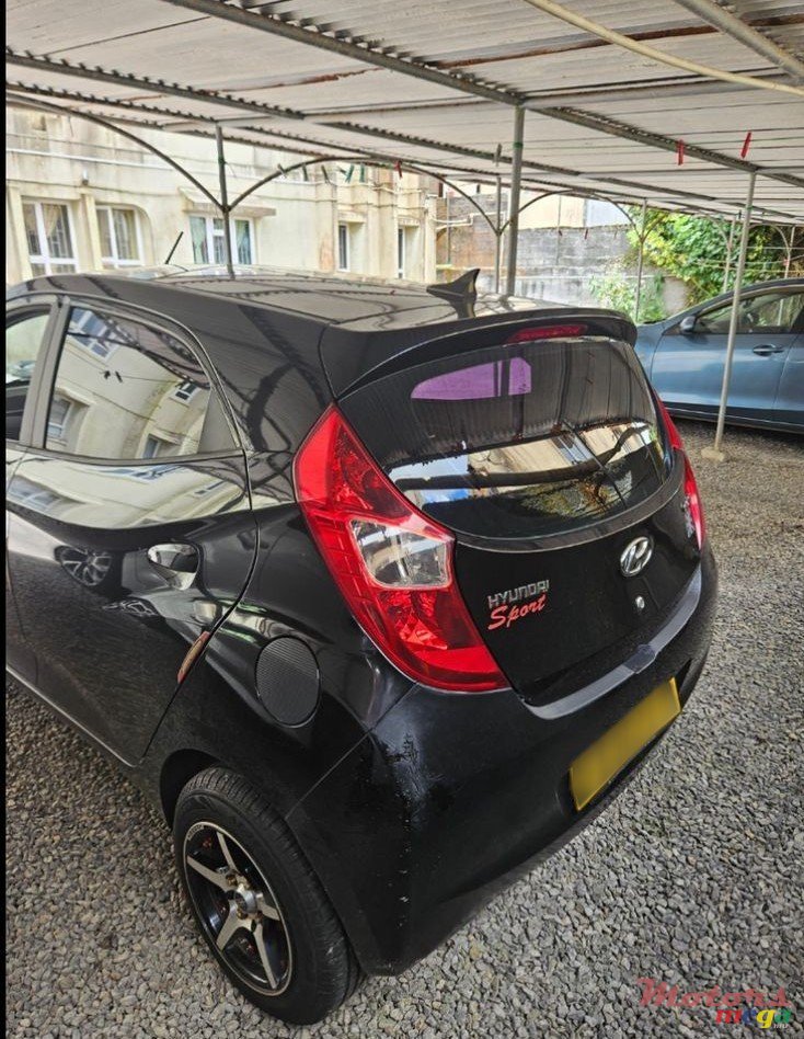 2017' Hyundai Elantra Eon photo #2