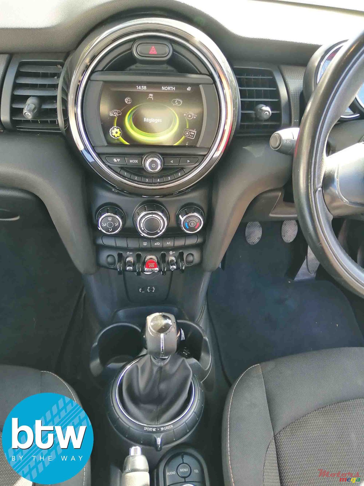 2015' MINI Cooper photo #5