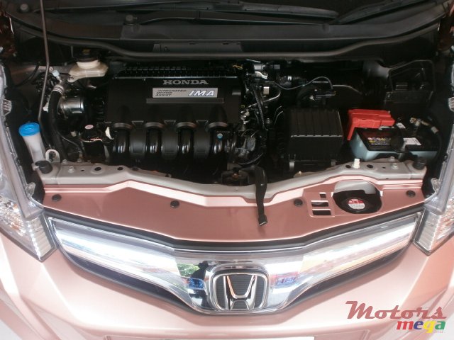 2013' Honda Fit Aria Hybrid photo #3