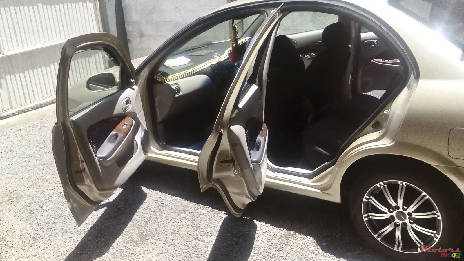 2001' Nissan Sunny photo #4