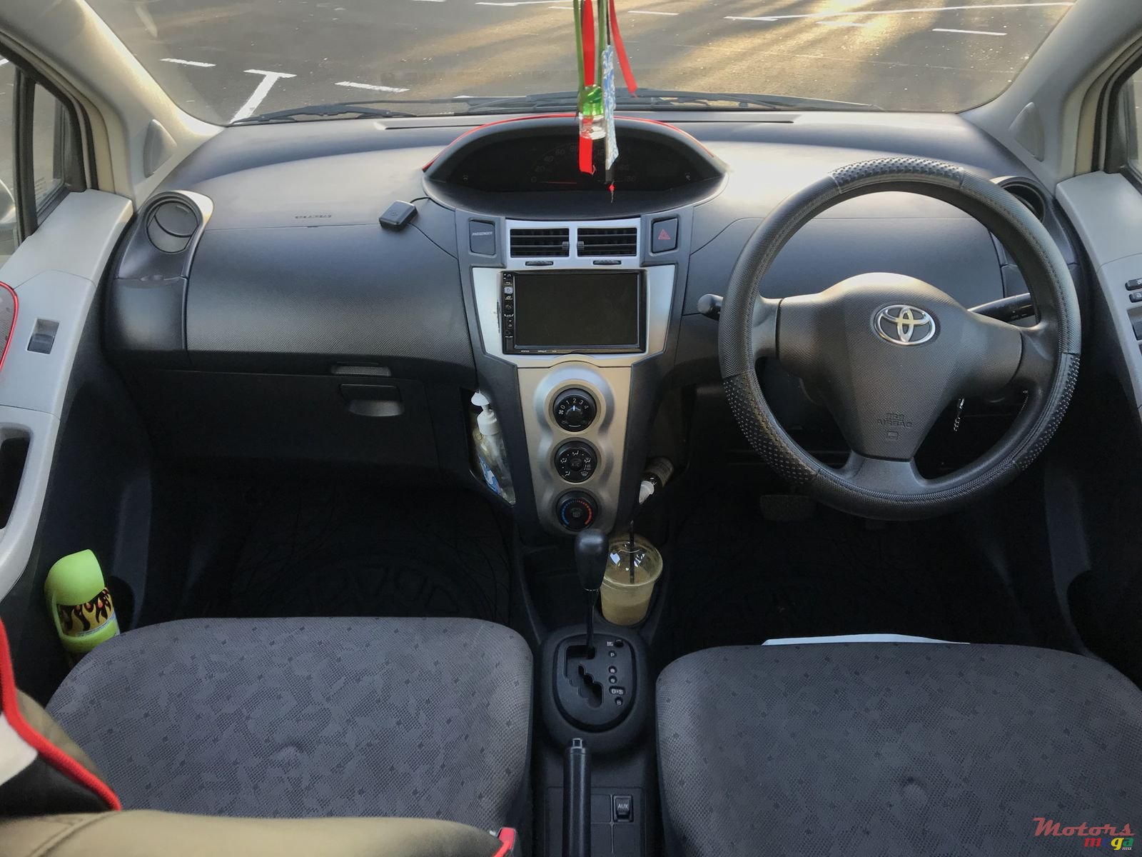 2008' Toyota Vitz photo #7