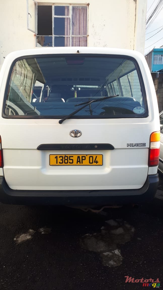 2004' Toyota photo #2