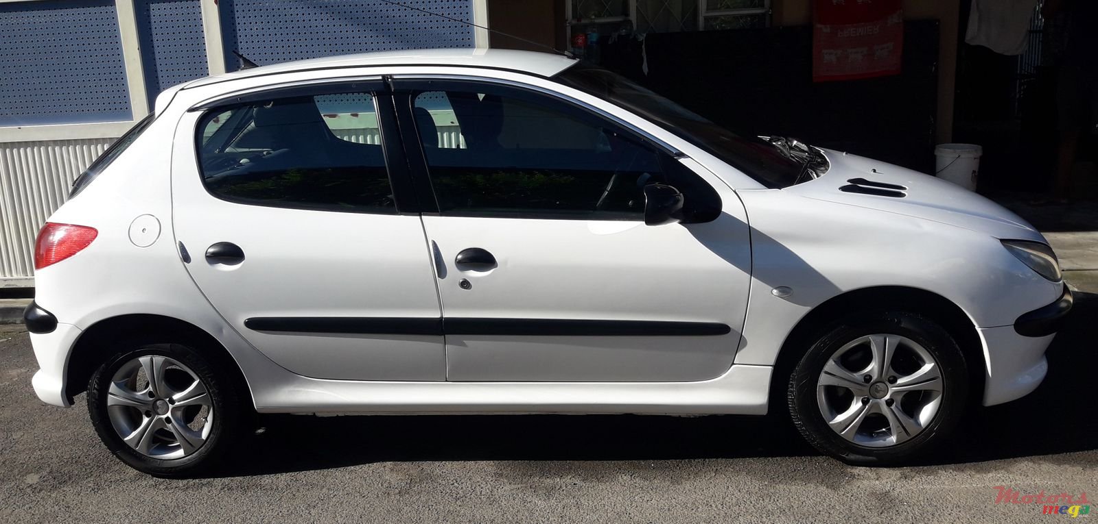 2001' Peugeot 206 photo #1
