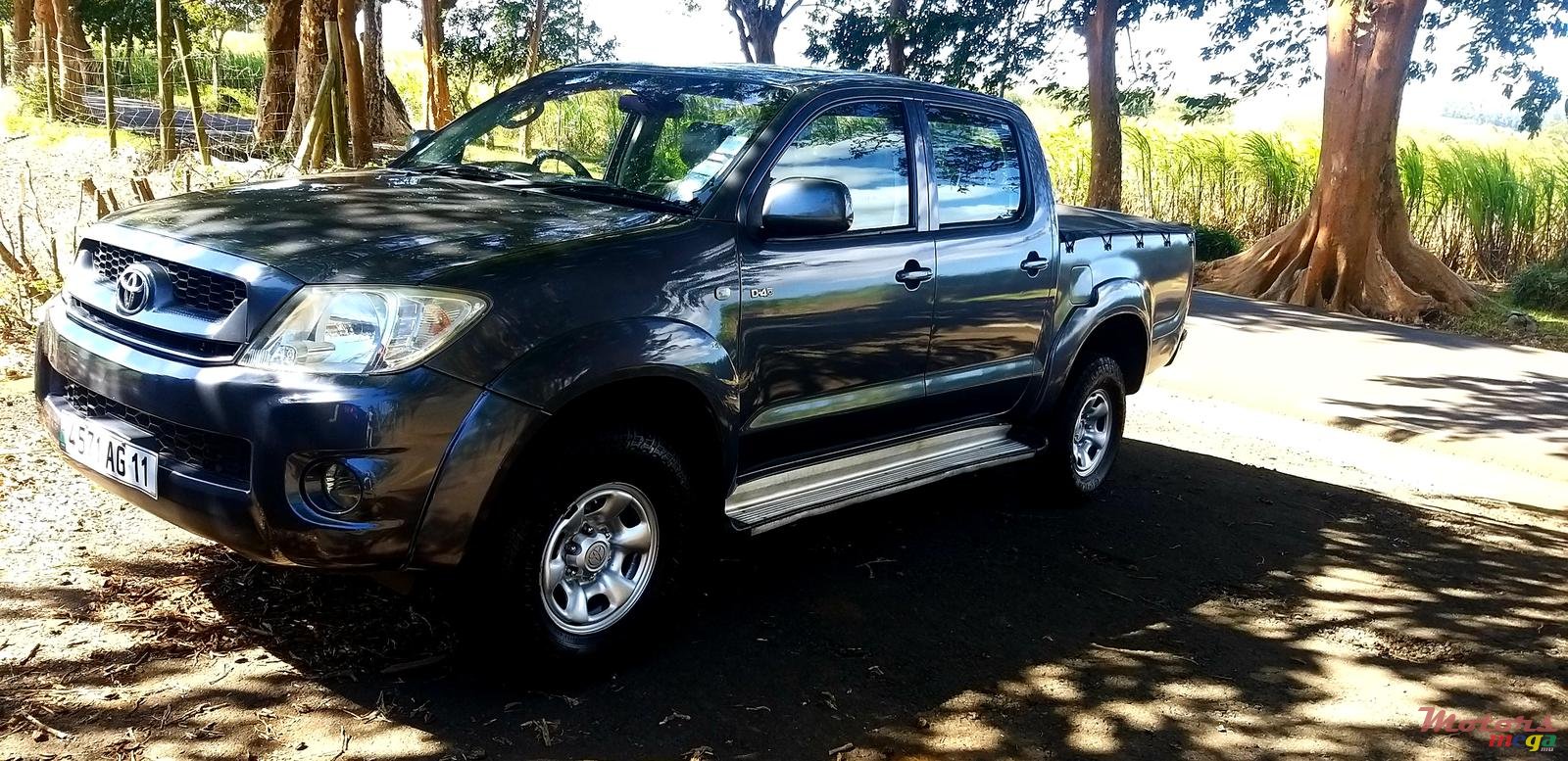 2011' Toyota Hilux any photo #3