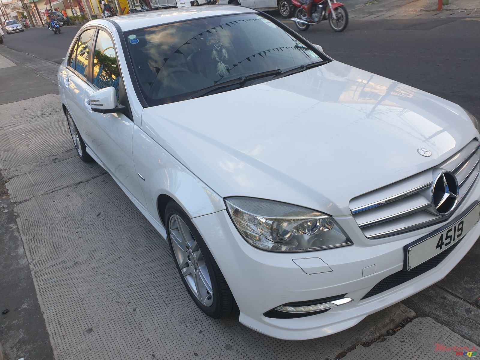 2010' Mercedes-Benz C-Class photo #6