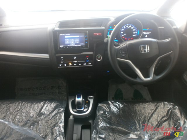 2014' Honda FR-V fit hybrid photo #4