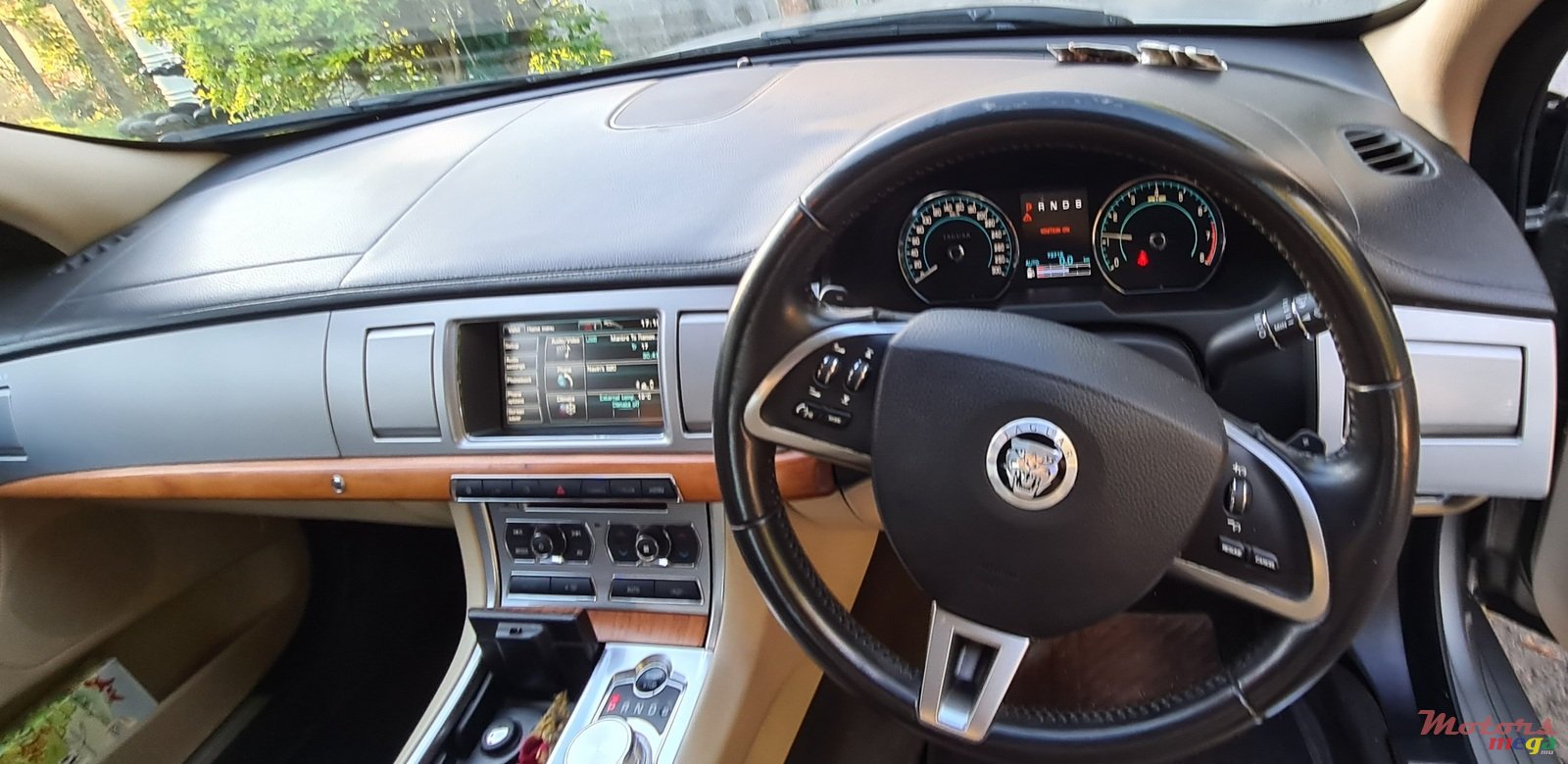 2014' Jaguar XF photo #6