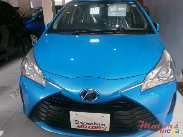 2017' Toyota Vitz hybrid photo #1