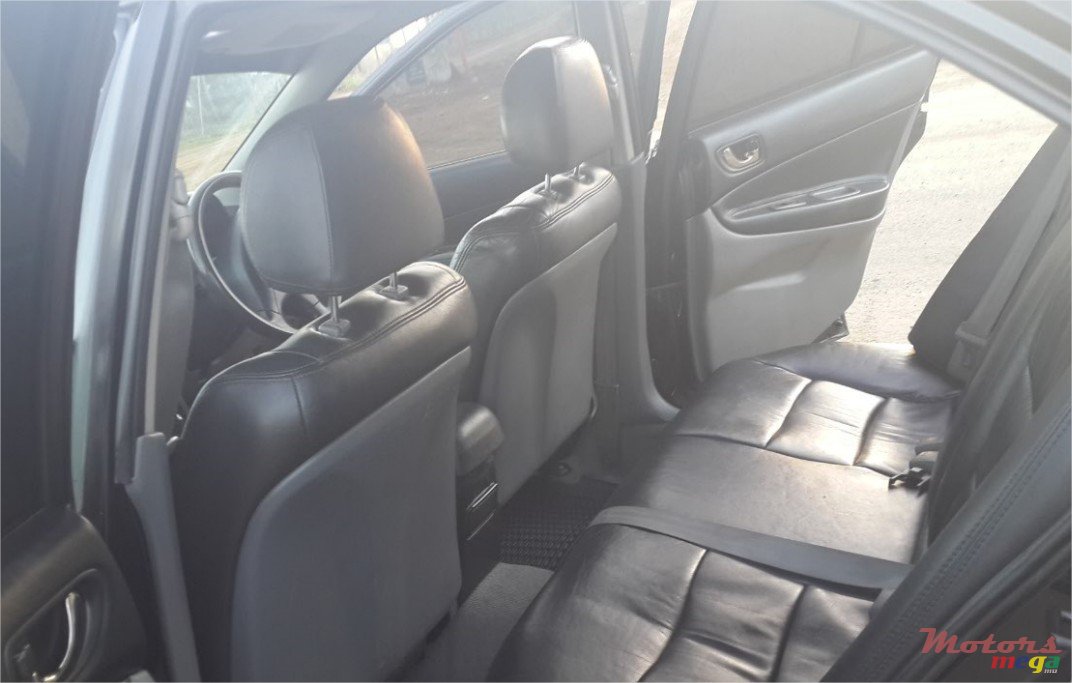 2005' Mitsubishi Galant Super saloon photo #4