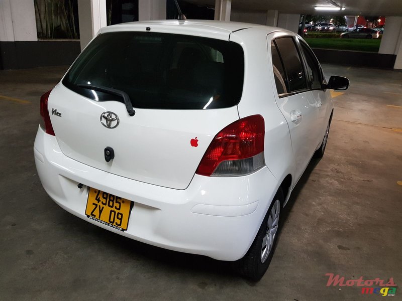 2009' Toyota Vitz automatic photo #4