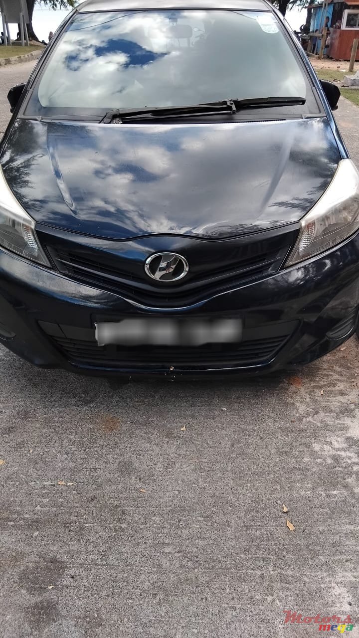 2013' Toyota Vitz photo #1