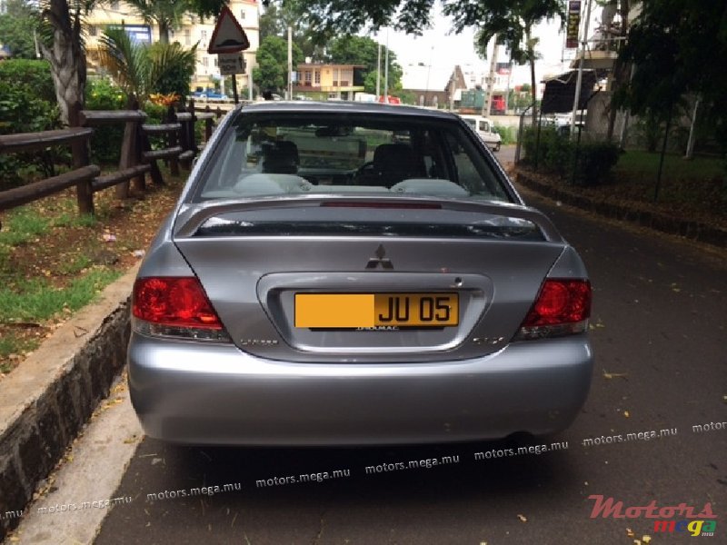 2005' Mitsubishi photo #4