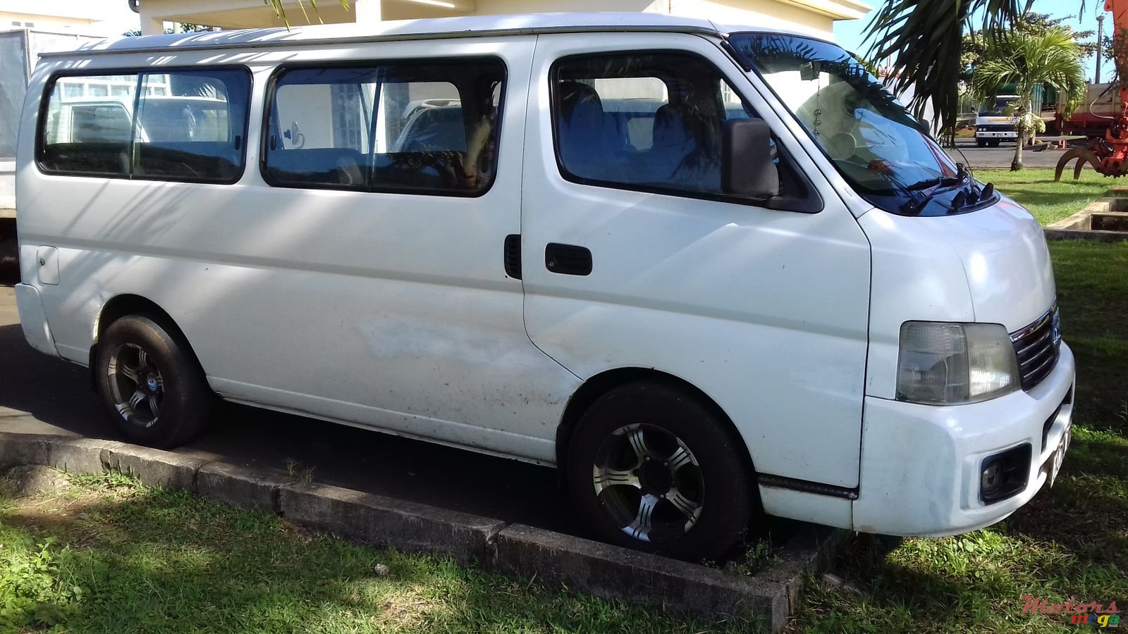 2003' Nissan Urvan photo #2