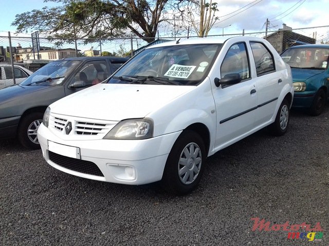 2008' Renault Logan photo #1