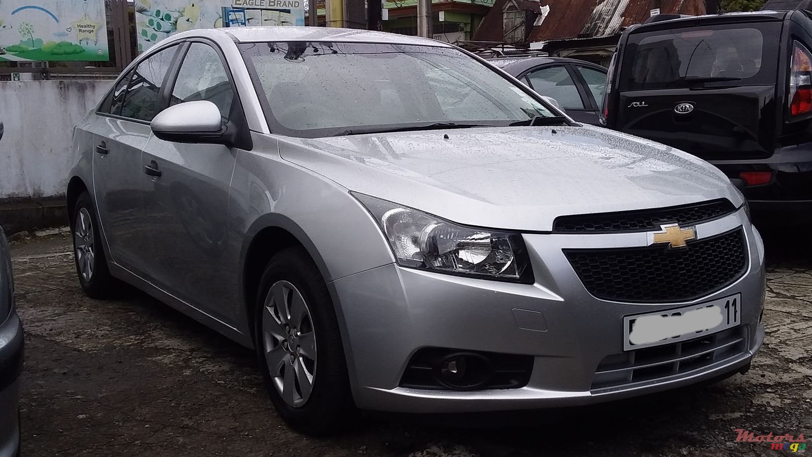 2011' Chevrolet Cruze photo #2