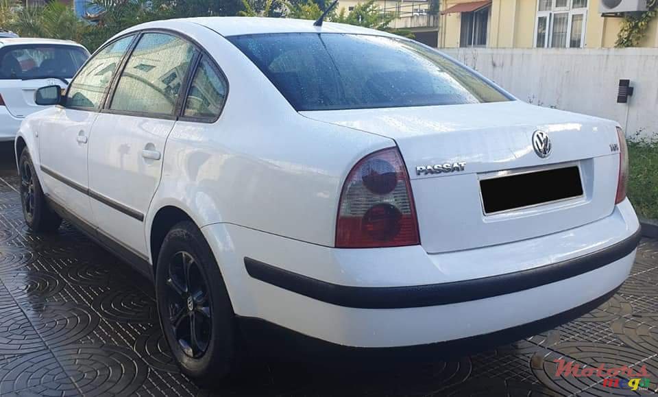 2003' Volkswagen Passat Original photo #1