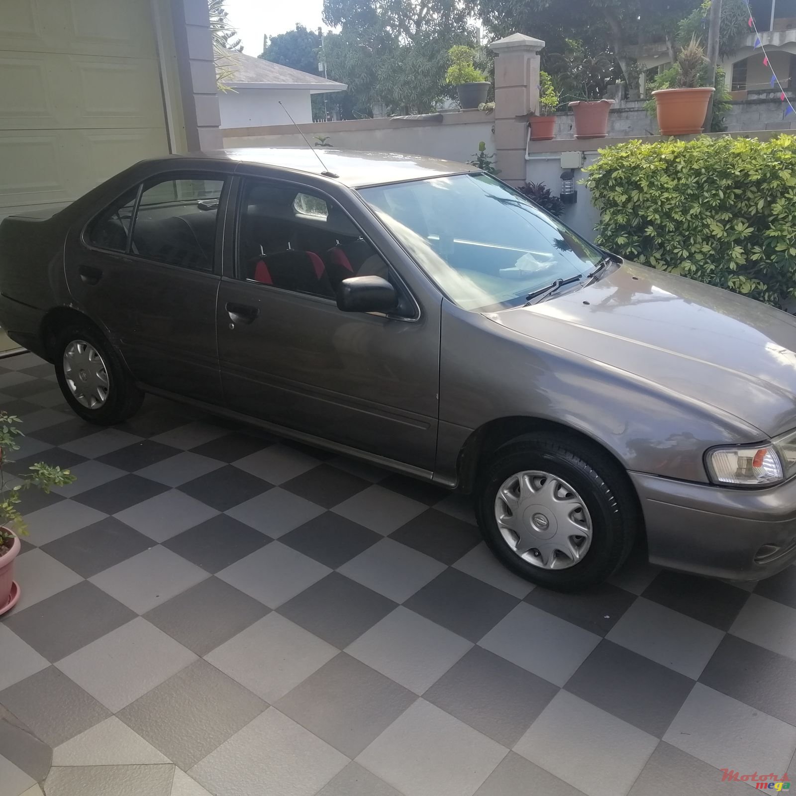 2000' Nissan Sunny photo #1
