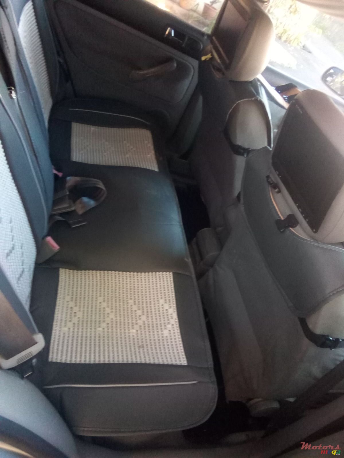 2004' Volkswagen Golf IV photo #4